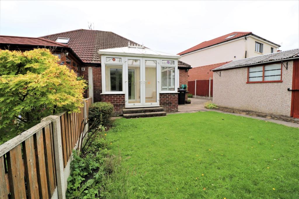 2 bedroom semidetached bungalow for sale in Summerville Road