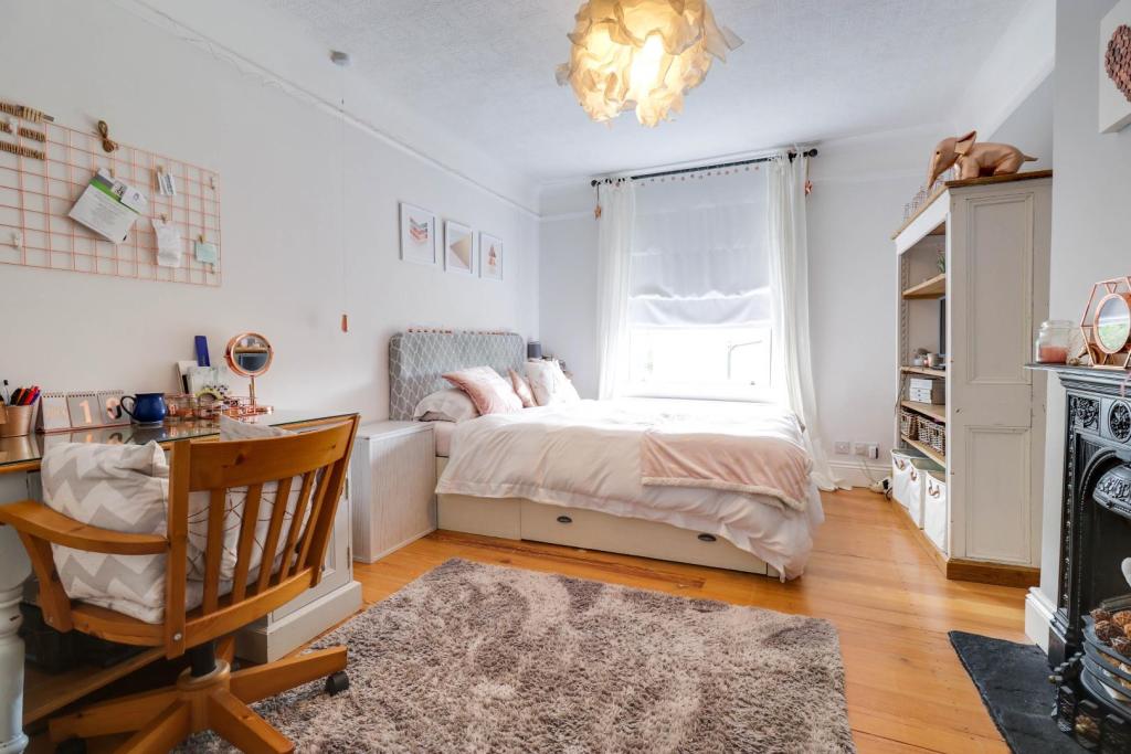 4 bedroom semidetached house for sale in Woodhall Road, Calverley, LS28