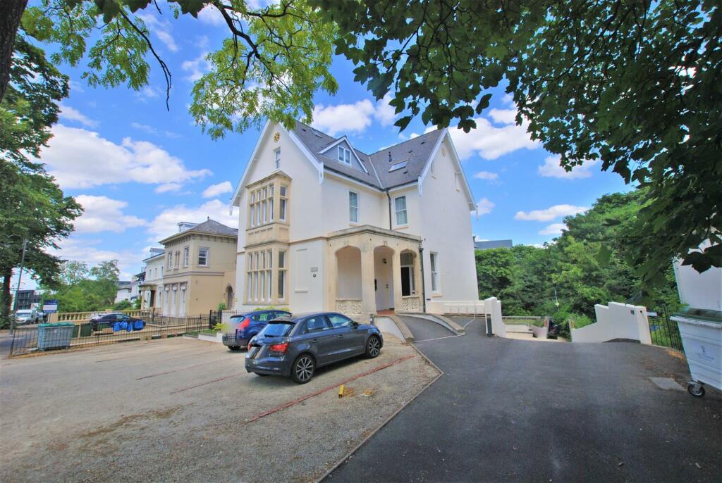 2 bedroom ground floor flat for sale in Ashmore Court, St. Georges Road, Cheltenham, GL50