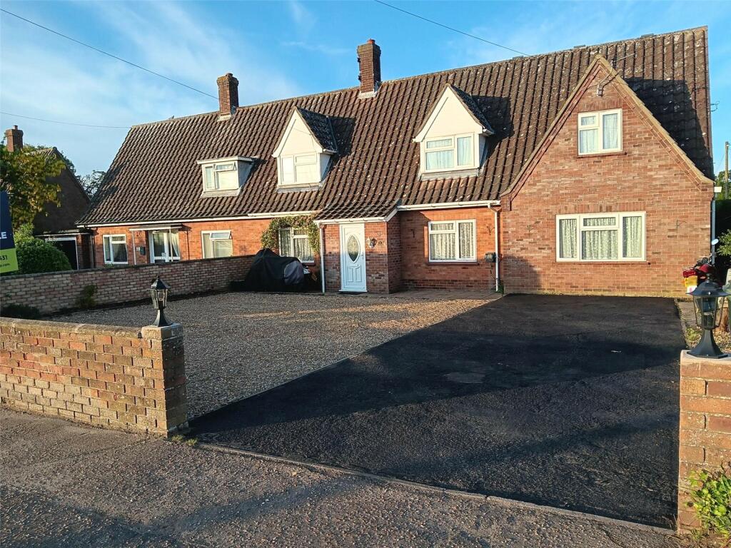 5 bedroom semidetached house for sale in Central Cottages, Station