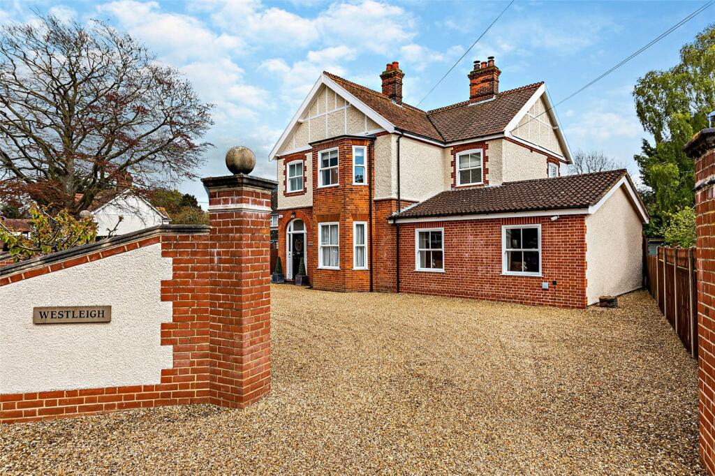 4 bedroom detached house for sale in London Road, Attleborough, Norfolk, NR17