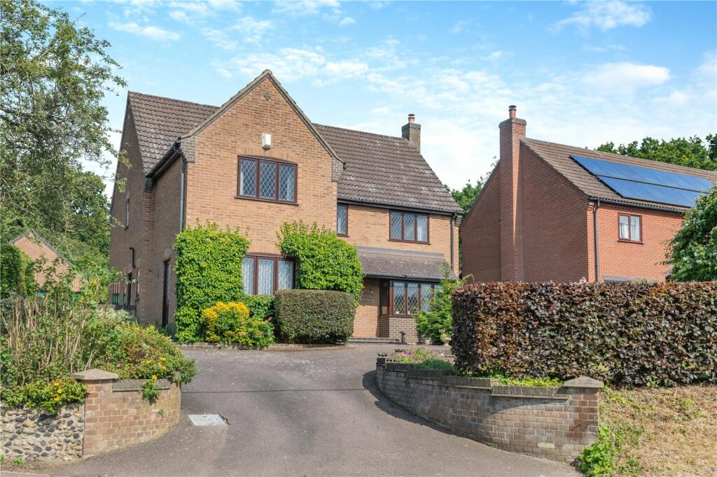 4 bedroom detached house for sale in Silfield Road, Wymondham, Norfolk