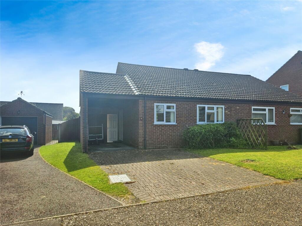 2 bedroom bungalow for sale in Thrush Close, Mulbarton, Norwich, Norfolk, NR14