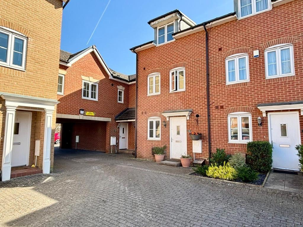 Main image of property: Dundee Drive, Fishponds, Bristol, BS16 5EZ