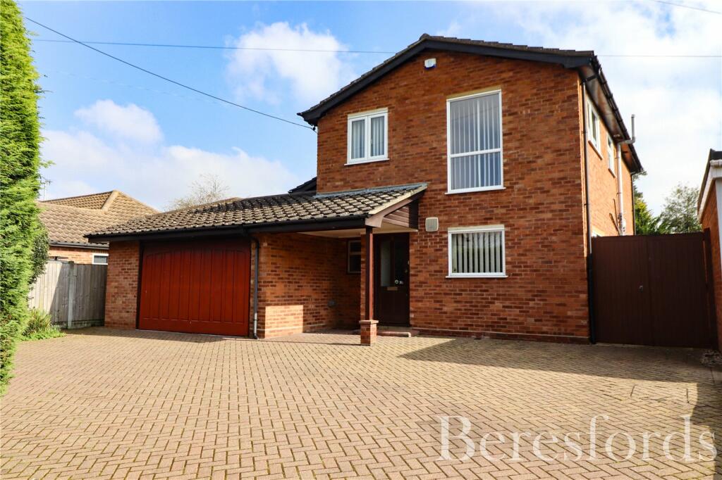 4 bedroom detached house for sale in Mountnessing Road, Billericay, CM12