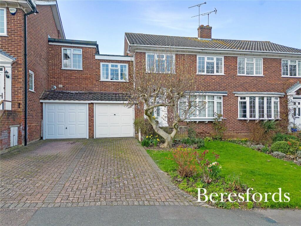 4 bedroom semidetached house for sale in The Avenue, Billericay, CM12