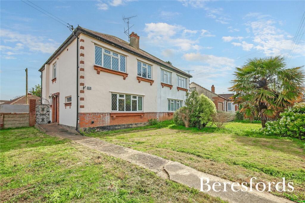 3 bedroom semidetached house for sale in Hadleigh Park Avenue