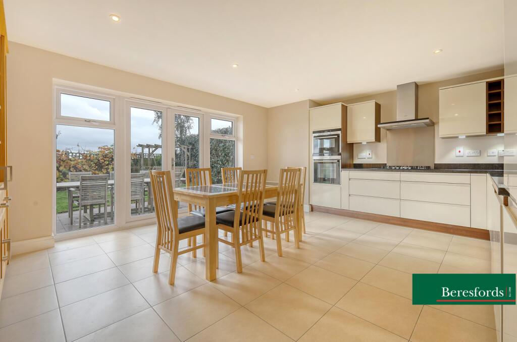 Additional property image - Bell Hill Close, Billericay, CM12