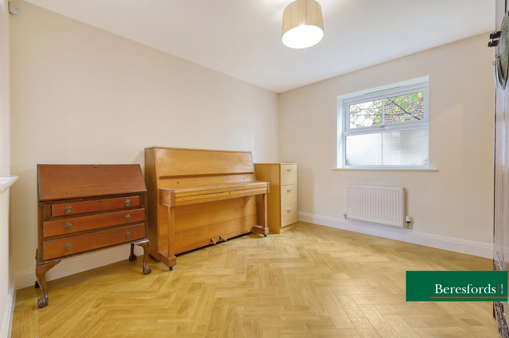 Additional property image - Bell Hill Close, Billericay, CM12