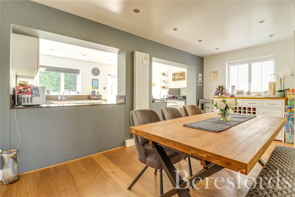 Additional property image - Knightbridge Walk, Billericay, CM12
