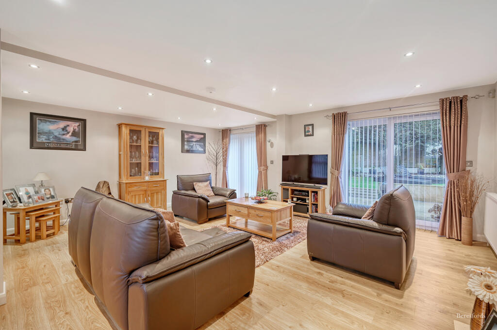 Additional property image - West Park Avenue, Billericay, CM12