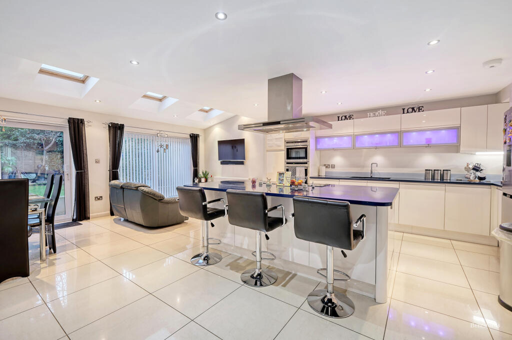 Additional property image - West Park Avenue, Billericay, CM12