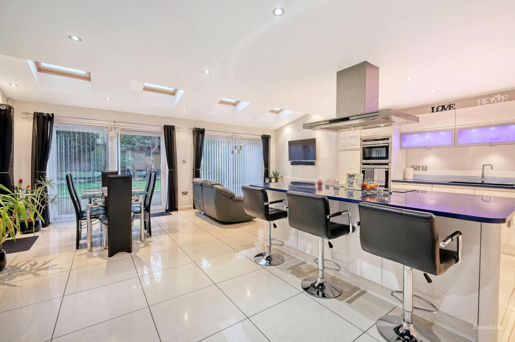 Additional property image - West Park Avenue, Billericay, CM12