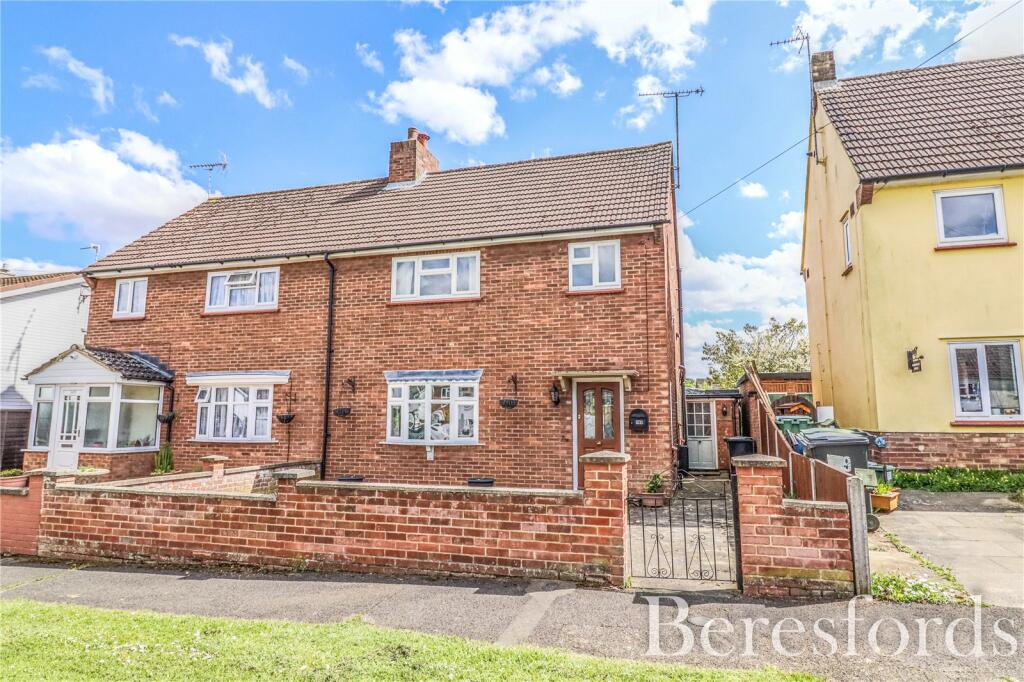 3 bedroom semidetached house for sale in Rosemary Avenue, Braintree, CM7