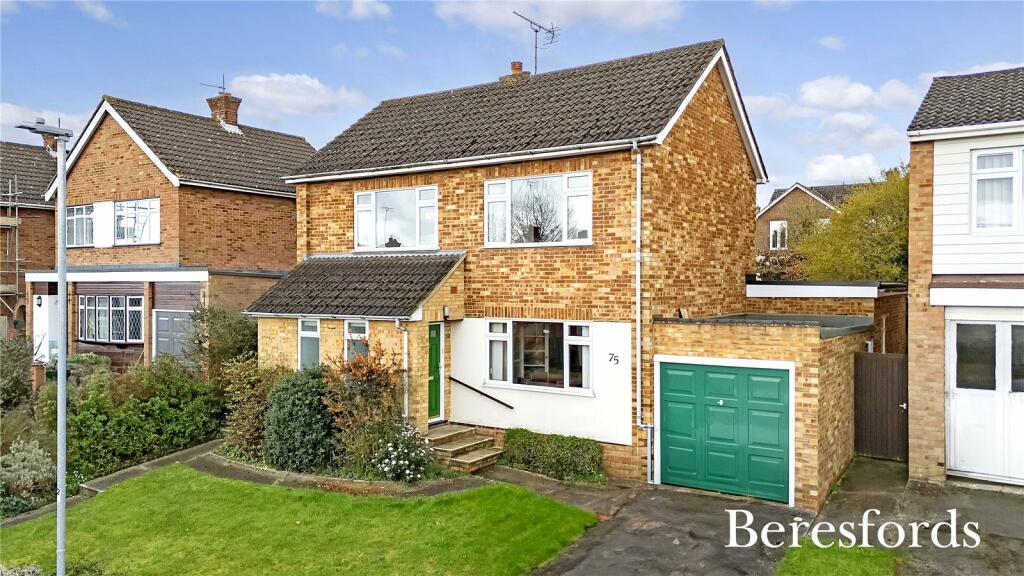 4 bedroom detached house for sale in Tabors Avenue, Chelmsford, CM2