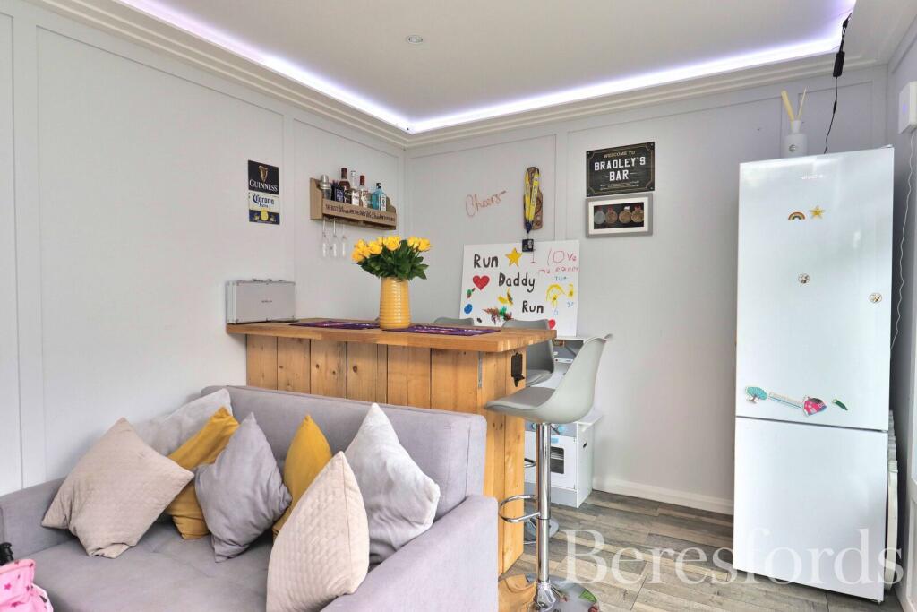 Additional property image - Fifth Avenue, Chelmsford, CM1