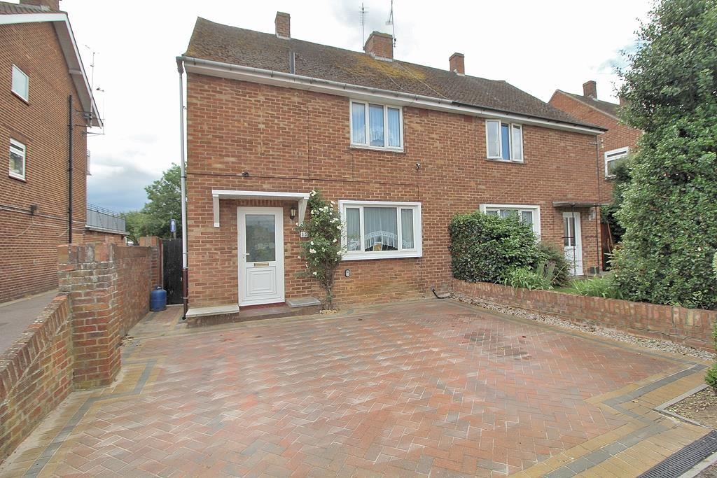3 bedroom semidetached house for sale in Woodhall Road, Chelmsford