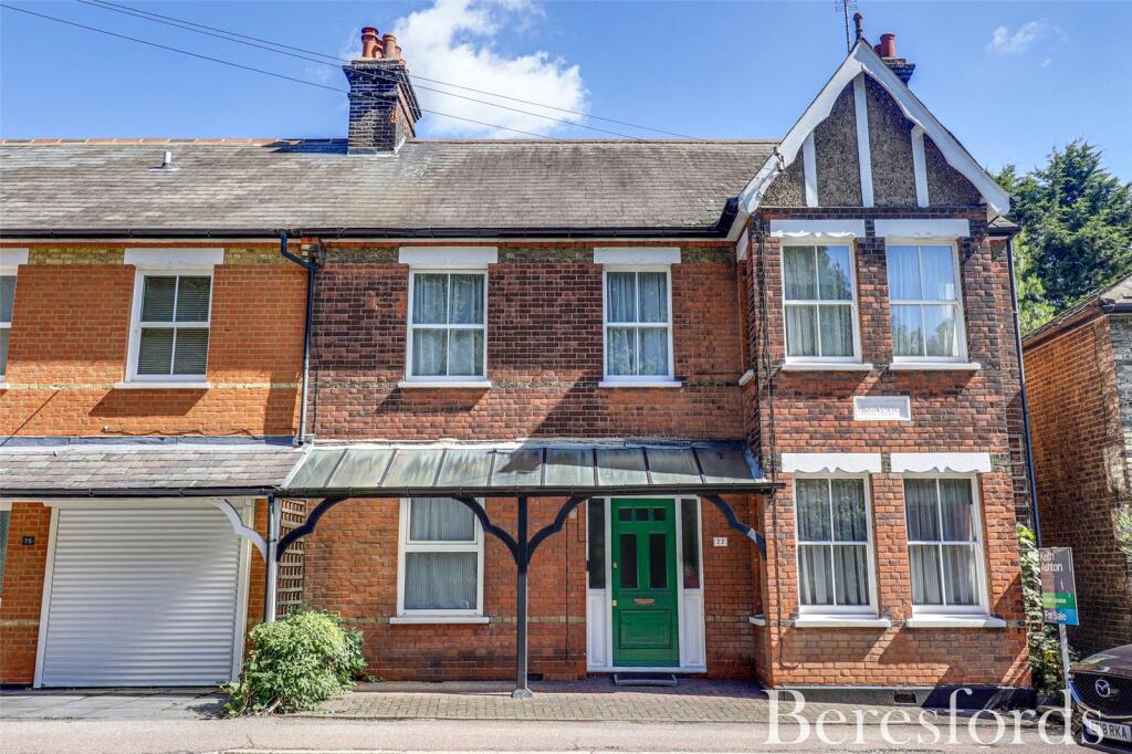4 bedroom semidetached house for sale in Ingrave Road, Brentwood, CM15