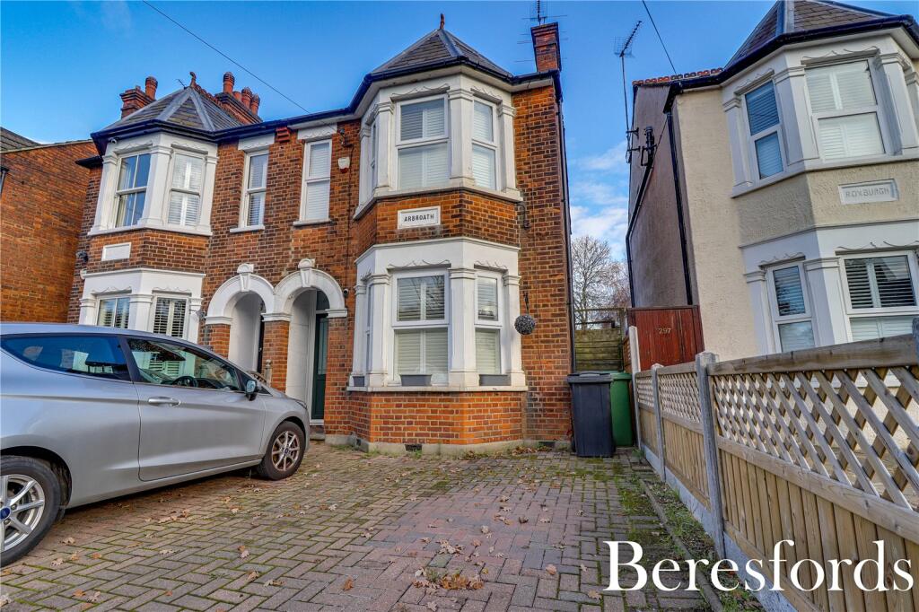 4 bedroom semidetached house for sale in Ongar Road, Brentwood, CM15