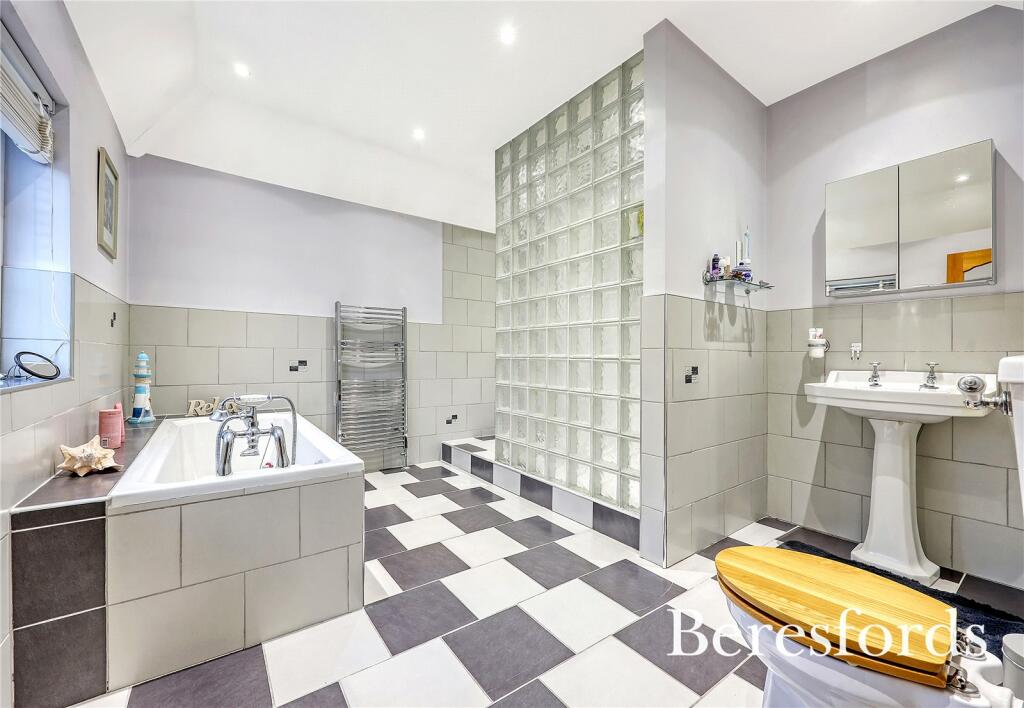 Additional property image - Headley Chase, Warley, CM14