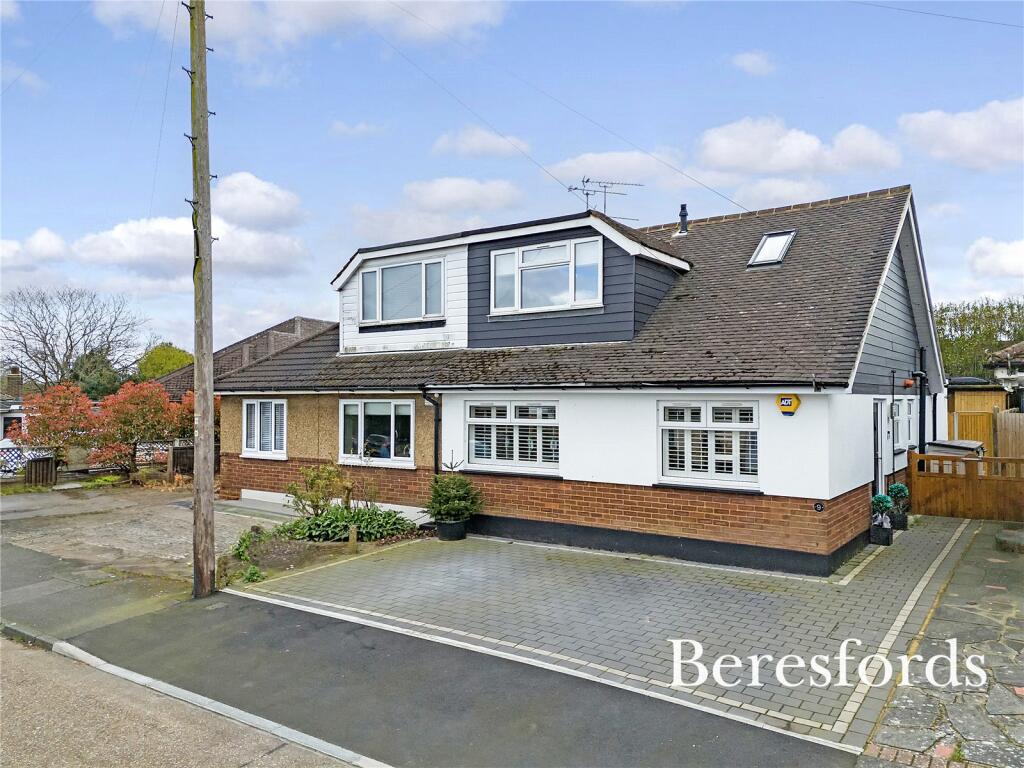 4 bedroom semidetached house for sale in Catherine Close, Pilgrims