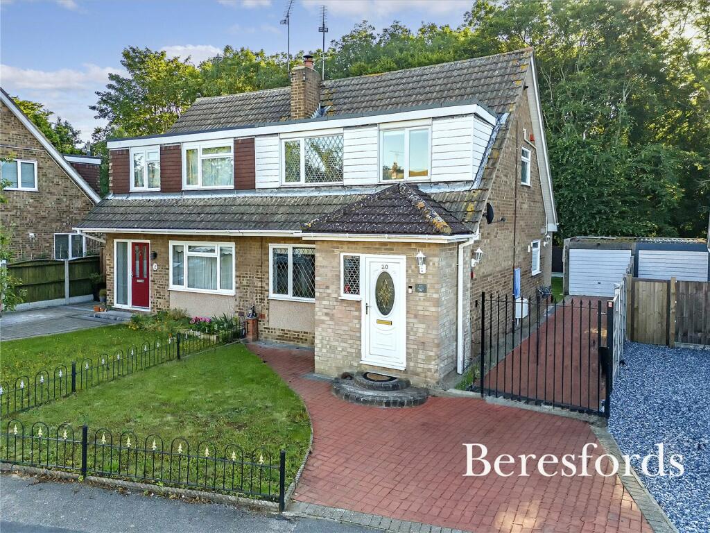 3 bedroom semidetached house for sale in Magnolia Way, Pilgrims Hatch