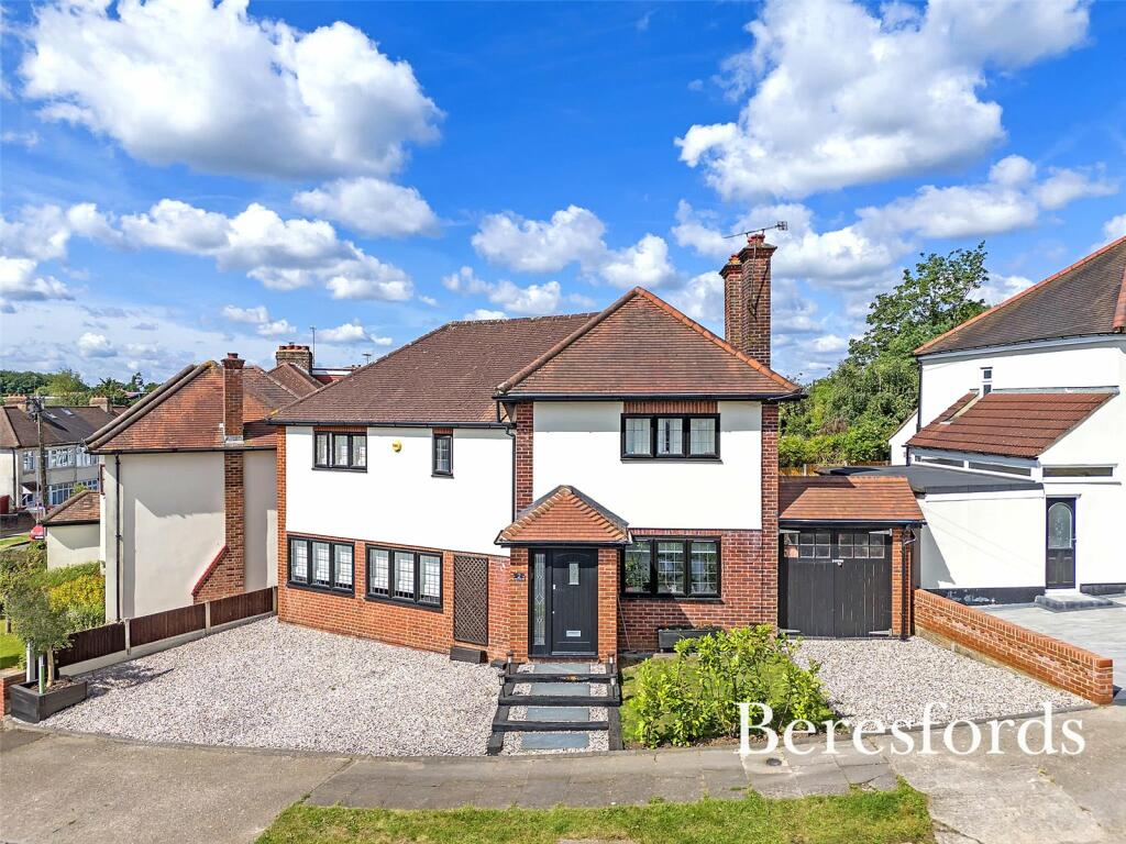 4 bedroom detached house for sale in West Park Hill, Brentwood, CM14