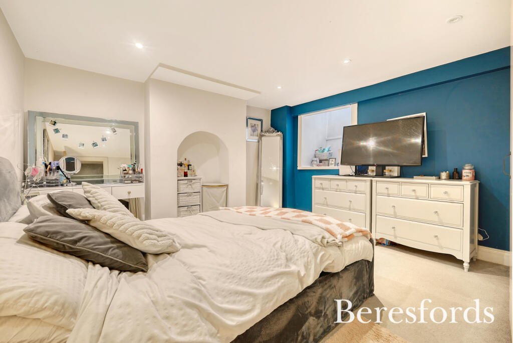 Additional property image - Warley Hill, Warley, CM14