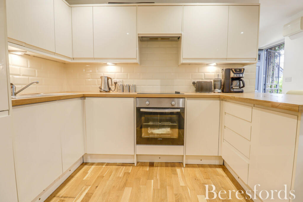 Additional property image - Coxtie Green Road, Pilgrims Hatch, CM14