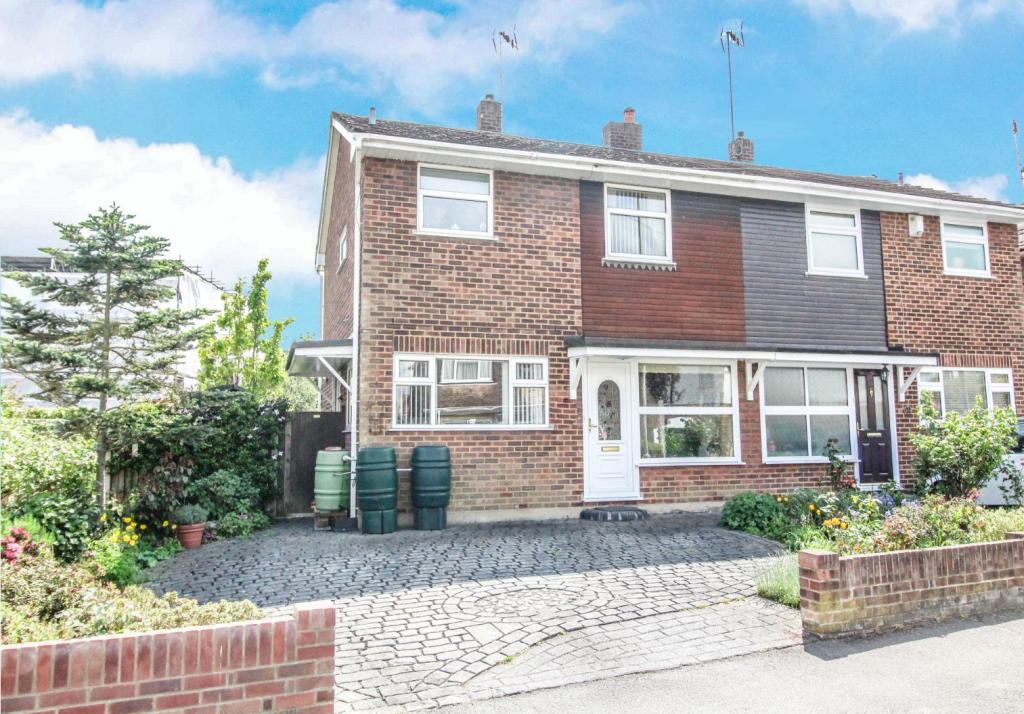 3 bedroom semidetached house for sale in Woodman Road, Warley