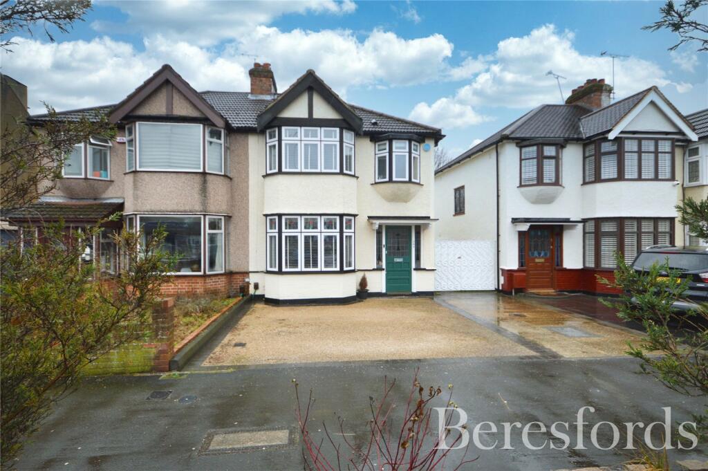 3 bedroom semidetached house for sale in Carlton Road, Gidea Park, RM2