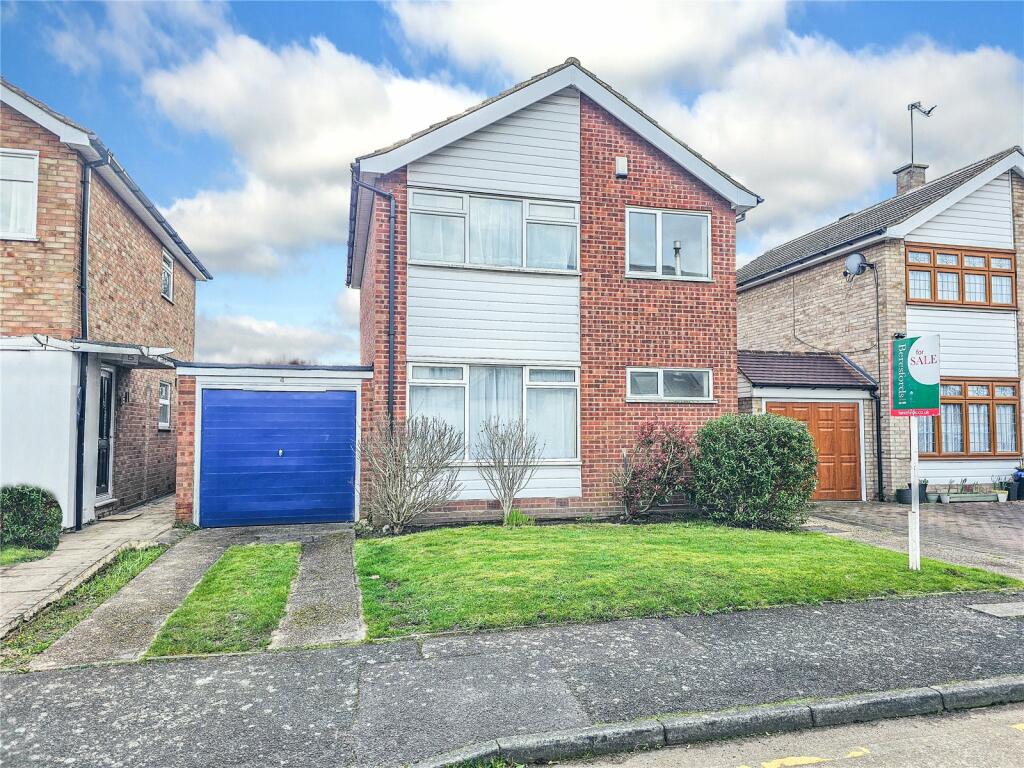 3 bedroom detached house for sale in Sorrel Walk, Romford, RM1