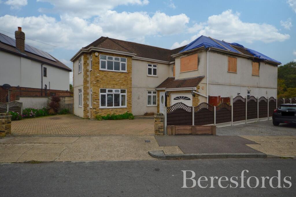 Main image of property: Links Avenue, Romford, RM2