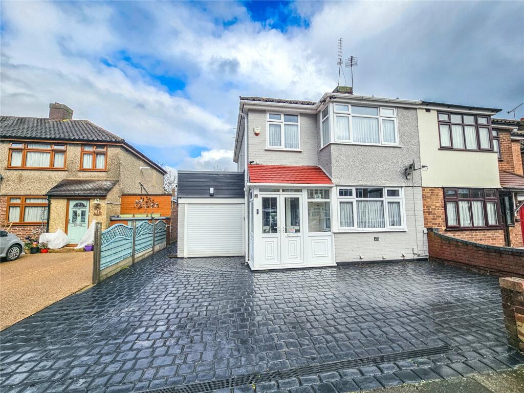 3 bedroom semidetached house for sale in Abbotts Close, Romford, RM7