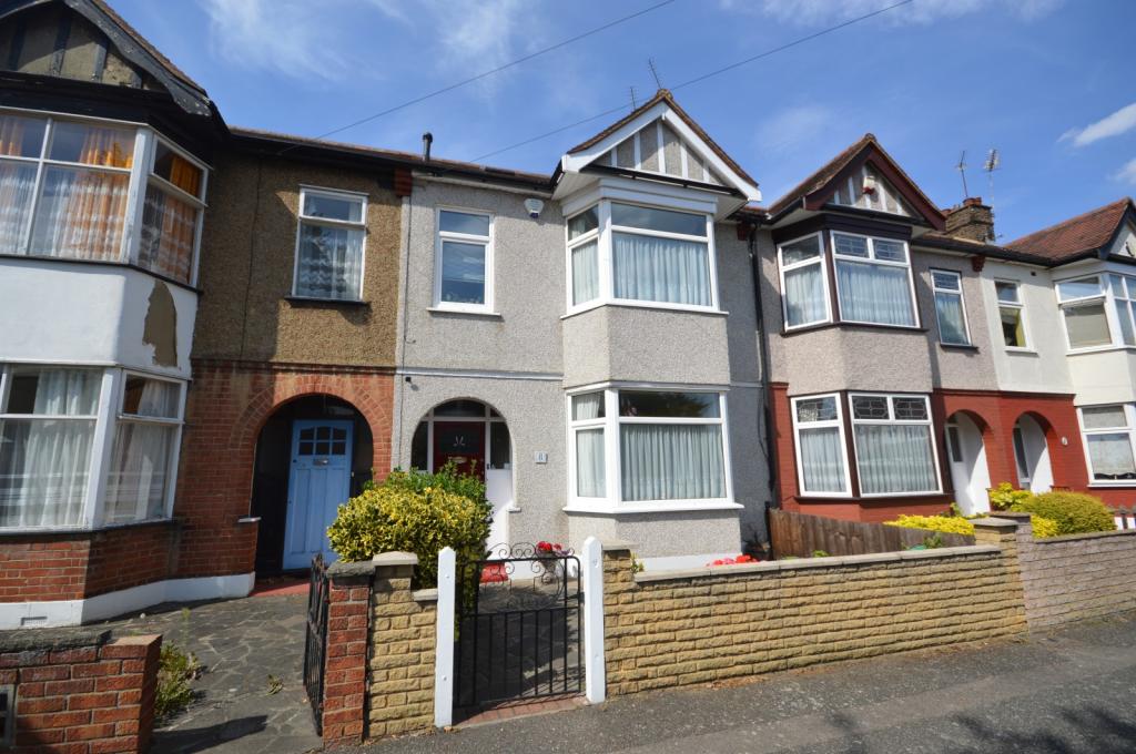 4 bedroom terraced house for sale in Hastings Road, Gidea Park, Essex, RM2