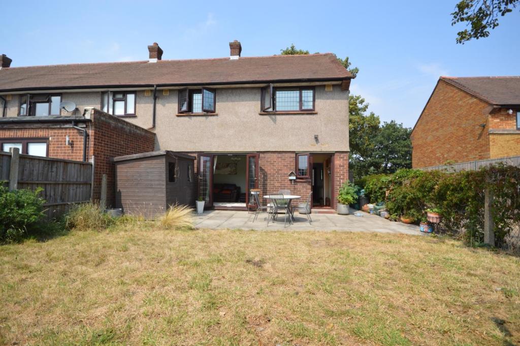 3 bedroom end of terrace house for sale in Billet Road, Romford, Essex, RM6