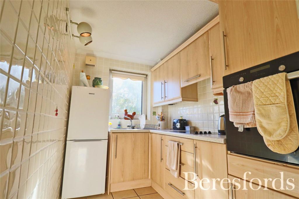 2 bedroom apartment for sale in Fentiman Way, Hornchurch, RM11
