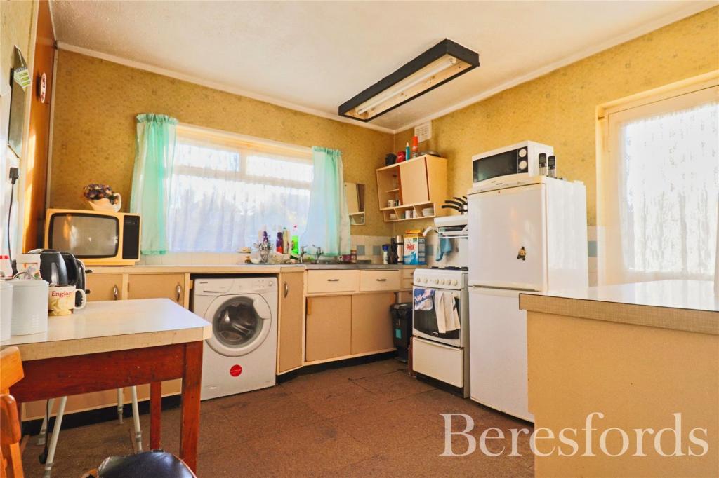 3 bedroom bungalow for sale in Claremont Road, Hornchurch, RM11