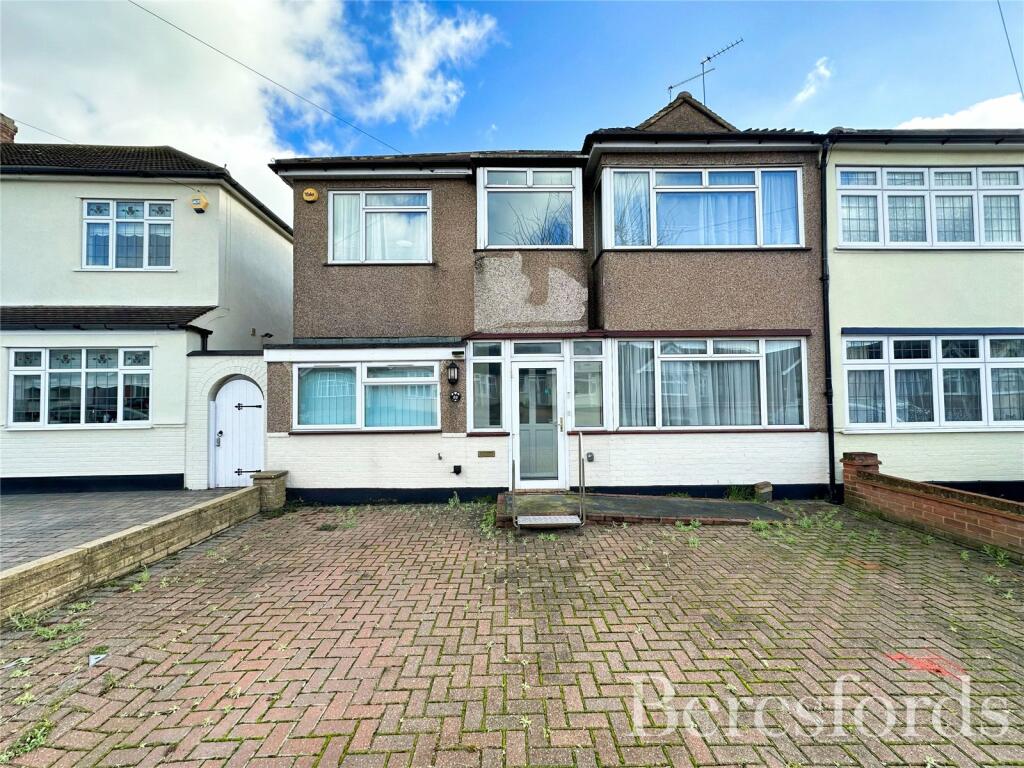 4 bedroom semidetached house for sale in Grosvenor Drive, Hornchurch, RM11