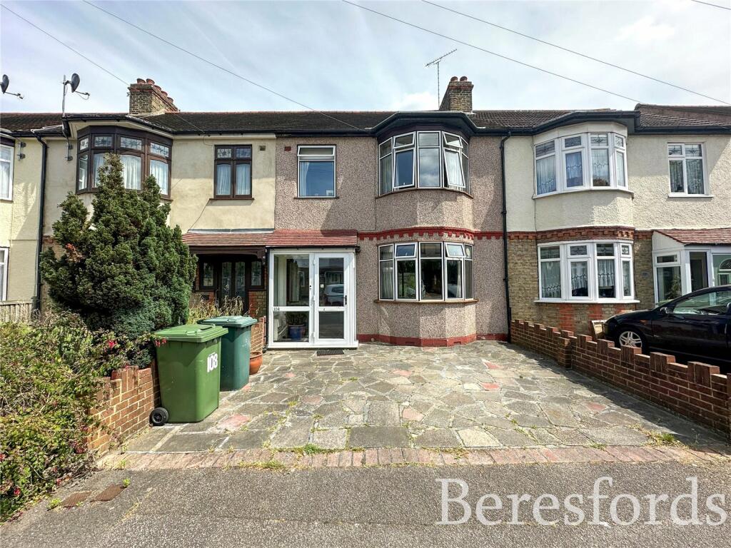 4 bedroom terraced house for sale in Lyndhurst Drive, Hornchurch, RM11