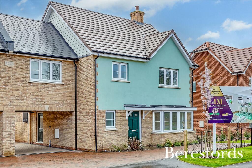 4 bedroom link detached house for sale in Mews, Margaretting, CM4