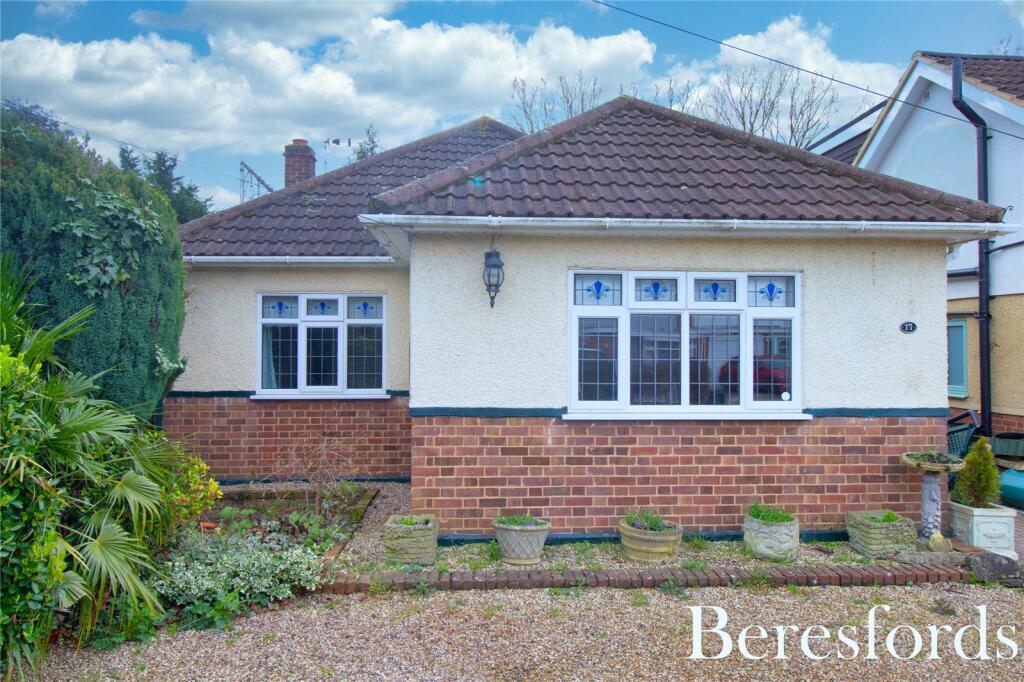 2 bedroom bungalow for sale in Heybridge Road, Ingatestone, CM4