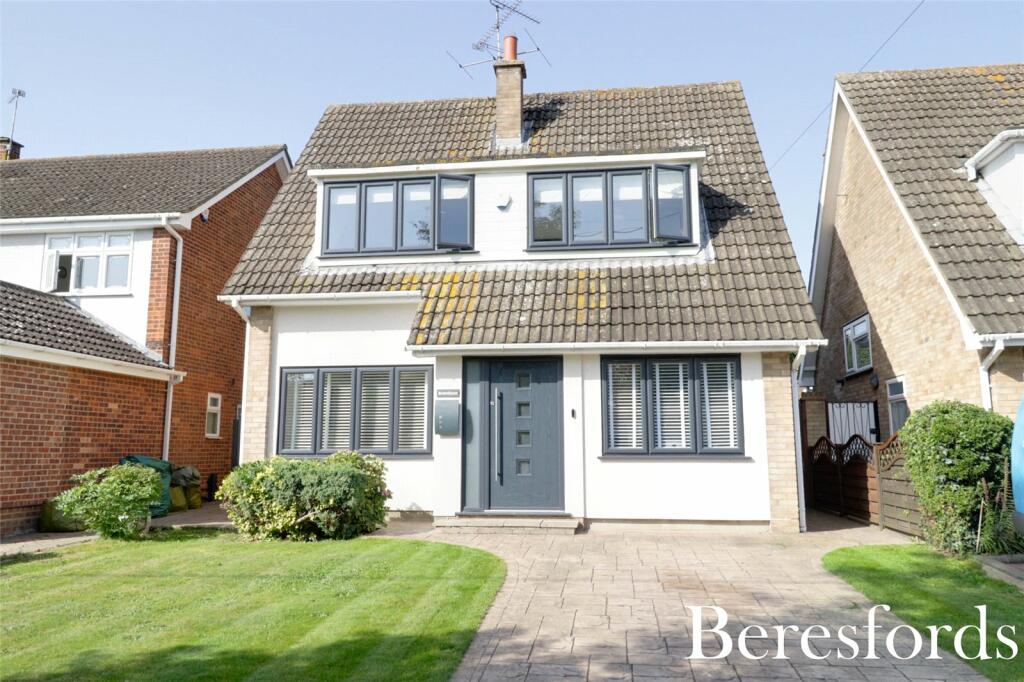 3 bedroom detached house for sale in Wyatts Green Lane, Wyatts Green, CM15