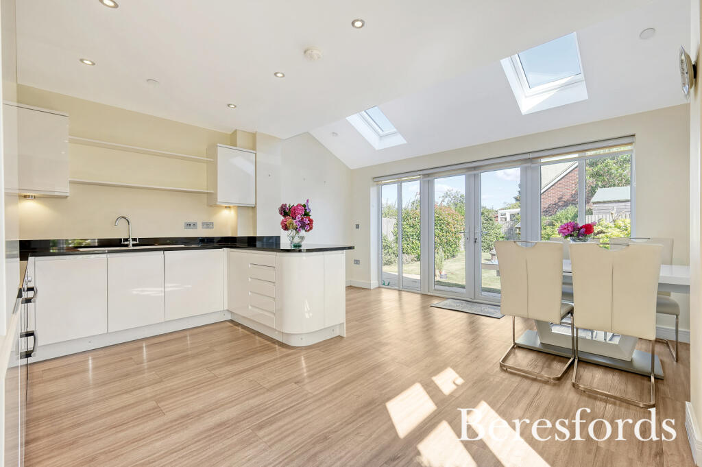 Additional property image - Brookmans View, Stock, CM4