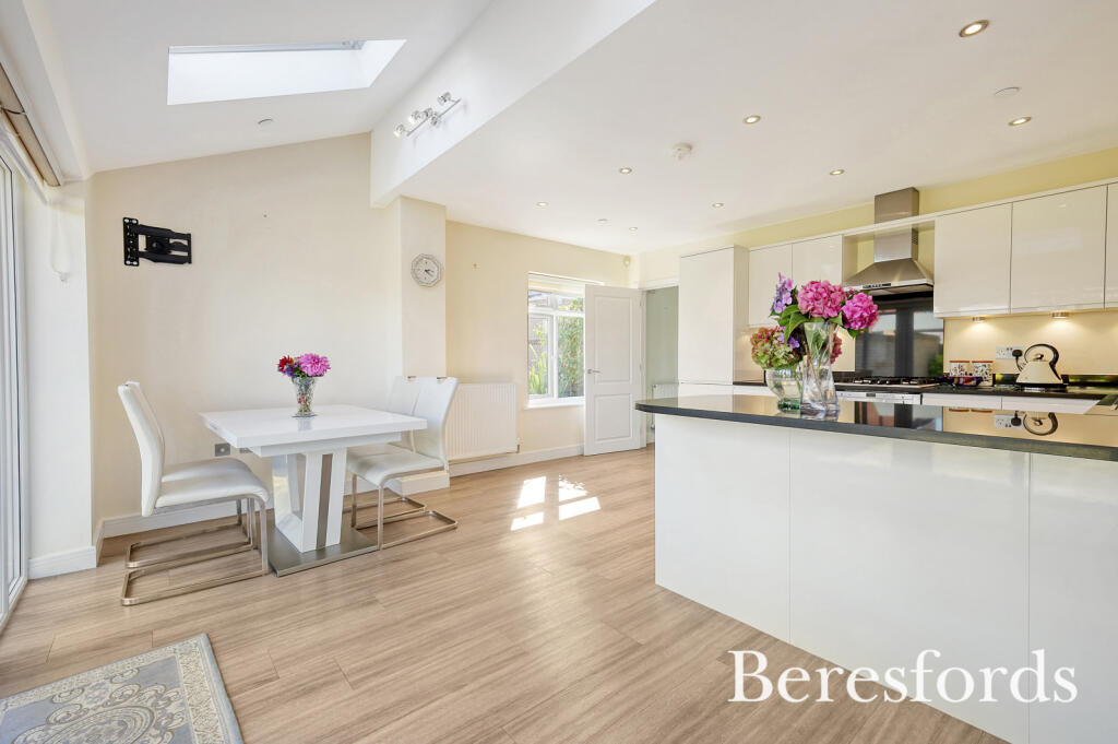 Additional property image - Brookmans View, Stock, CM4