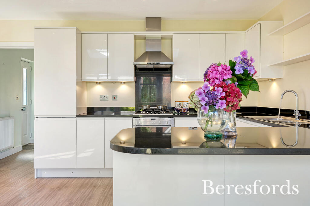 Additional property image - Brookmans View, Stock, CM4