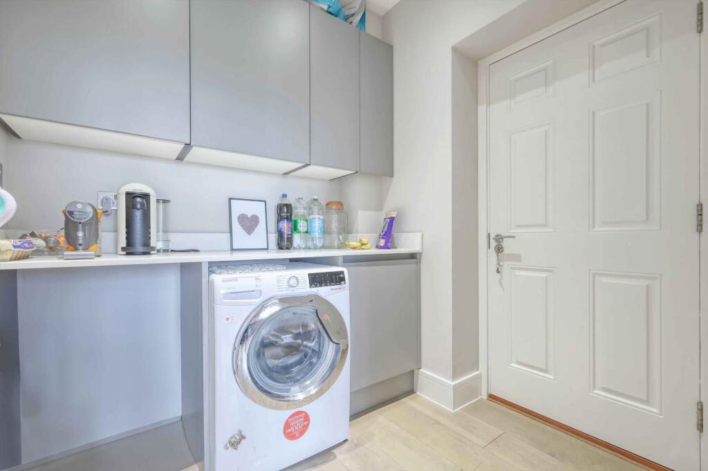 Additional property image - Little Ridings Lane, Ingatestone, CM4