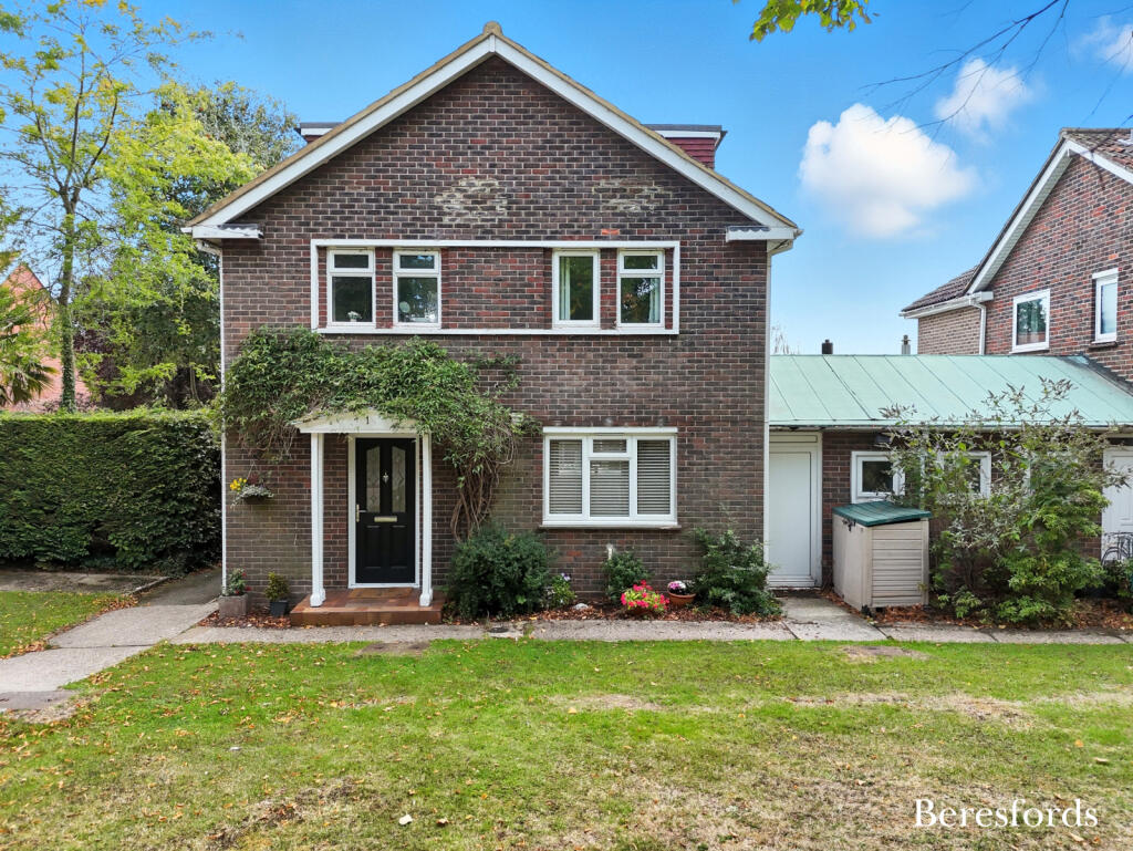 Main image of property: Middlemead Close, West Hanningfield, CM2