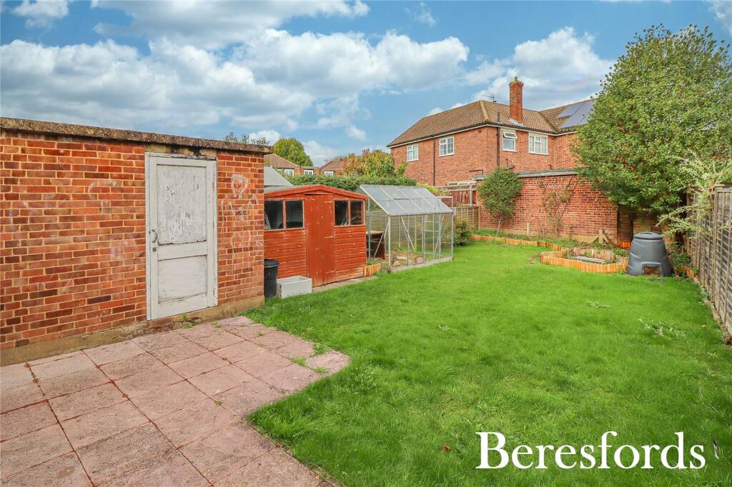 4 bedroom semidetached house for sale in Avon Road, Upminster, RM14