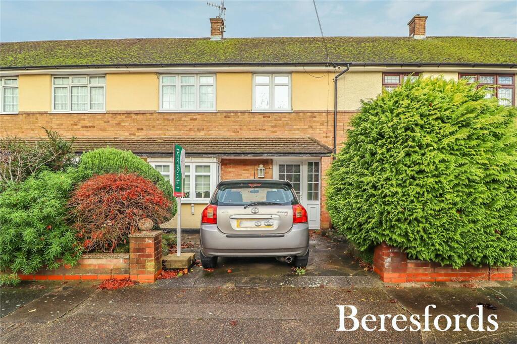 3 bedroom terraced house for sale in Swan Avenue, Upminster, RM14